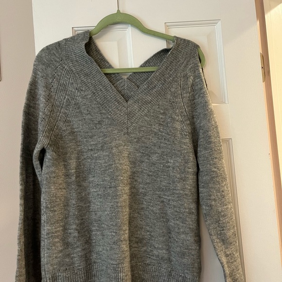 Peyton Jensen S v neck front/back sweater. Cut out open 1 shoulder. Gray - Picture 1 of 4